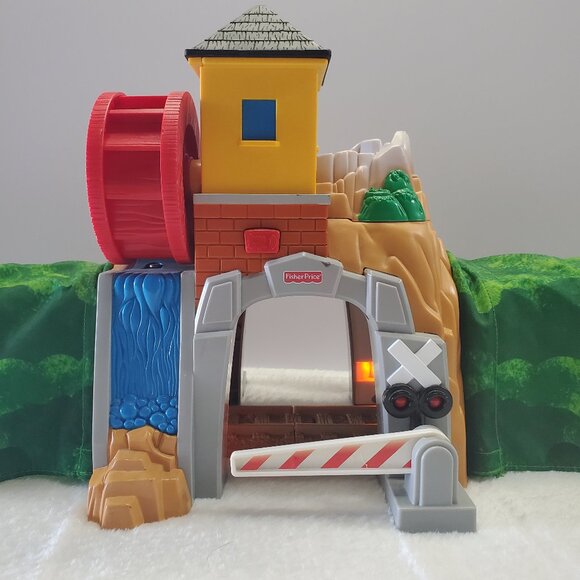 GeoTrax Rocky Falls Waterfall Train Tunnel With Sounds By Fisher Price - Picture 3 of 7